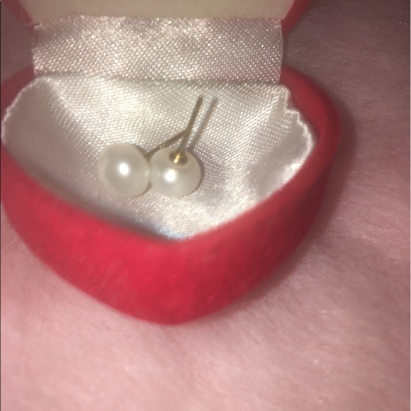 Stud pearls ( freshwater) SOLD OUT!! - Picture 4 of 5